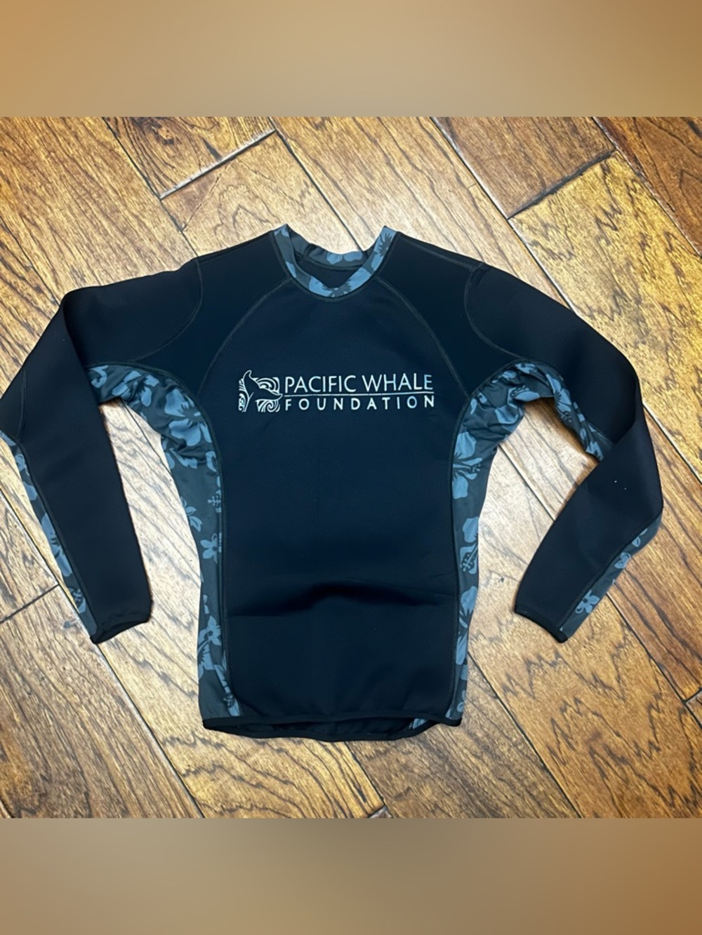 Men's neoprene USA Long-Sleeve Swim Top